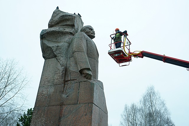 pomyvka pamyatnikov 02