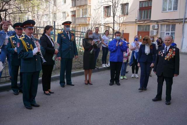 pozdravleniya-veteranov 01