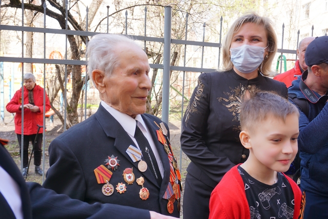 pozdravleniya-veteranov 04