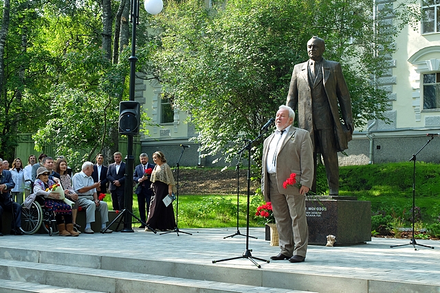 morozov pamyatnik 10